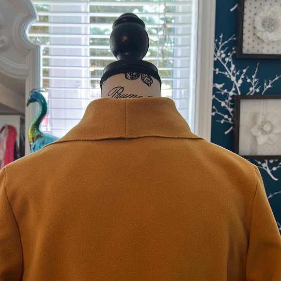 Gorgeous mustard yellow, light weight jacket!! In Size M - Picture 10 of 16